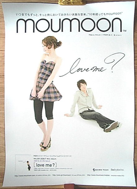moumoon（ムームーン） 「love me?」のポスター